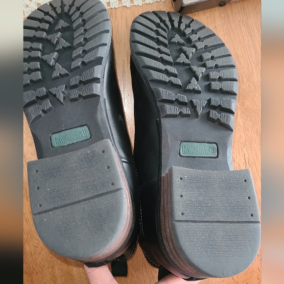 Eastland Jasmine Black Leather Ankle Boots - Picture 5 of 6